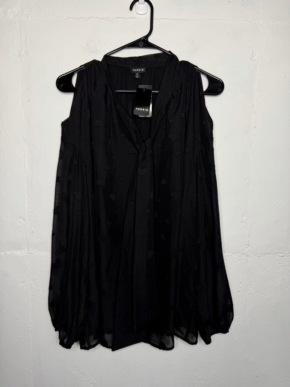 NEW Torrid Clip Dot Cold Shoulder Tie Front Blouse Black Size 0 L 12